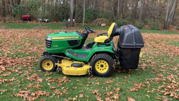 John Deere lawn mower X739